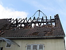 Blick auf den ausgebrannten Dachstuhl