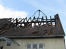 Blick auf den ausgebrannten Dachstuhl